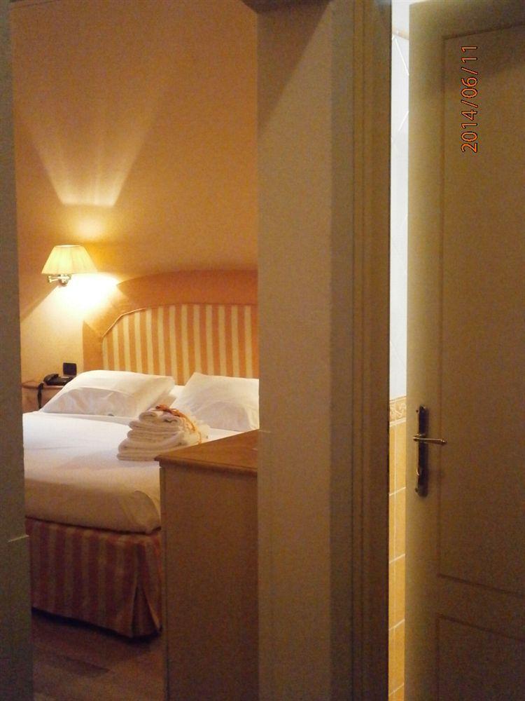 Bed and Breakfast A Palazzo Busdraghi Residenza D'Epoca Lucca Exterior foto